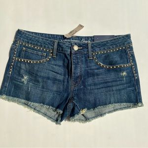 NWT Blue denim AE boy fit shorts with stud detail